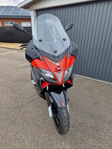 Aprilia Sr Max 125cc 11kw uitzonderlijke staat!! beschikbaar voor biedingen