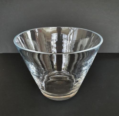 Robuuste lagere glazen vaas met conisch model, Huis en Inrichting, Woonaccessoires | Vazen, Zo goed als nieuw, Wit, Minder dan 50 cm