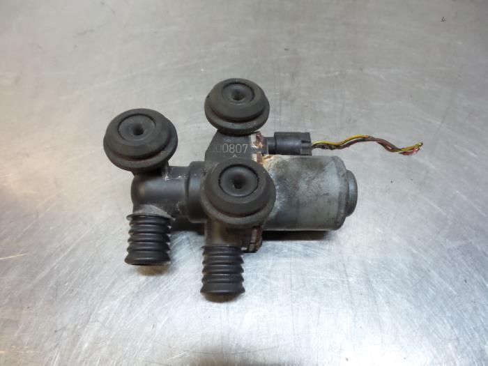 Robinet chauffage électrique d'un BMW 3-Serie (3-Serie 98-), Autos : Pièces & Accessoires, Autres pièces automobiles, BMW, Utilisé