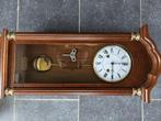 Pendule bois cuivre avec balancier à remonter avec clef, Antiquités & Art, Antiquités | Horloges, Enlèvement ou Envoi