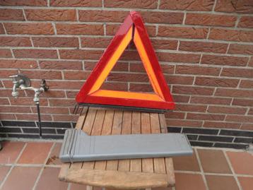 nieuwe gevarendriehoek met houder, opvouwbaar beschikbaar voor biedingen
