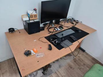 Computer bureau 180x100cm beschikbaar voor biedingen