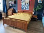 Slaapkamer tweepersoons bed met lattenbodems en nachtkastjes, Huis en Inrichting, Slaapkamer | Bedden, Ophalen, Gebruikt, Bruin