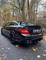 C63 LOOK - Mercedes C220 Automaat - 160.000KM, Auto's, Mercedes-Benz, Automaat, Zwart, Zwart, Diesel