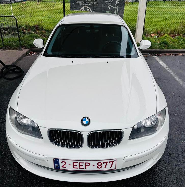BMW, Auto's, BMW, Particulier, 1 Reeks, Benzine, Euro 5, Stadsauto, 5 deurs, Automaat, Wit, Zwart, Vierwielaandrijving, Dealer onderhouden