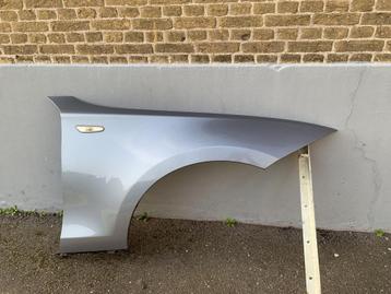 spatbord rechts BMW 1 serie E81 E87 2003 tot 2013 lichtblauw beschikbaar voor biedingen