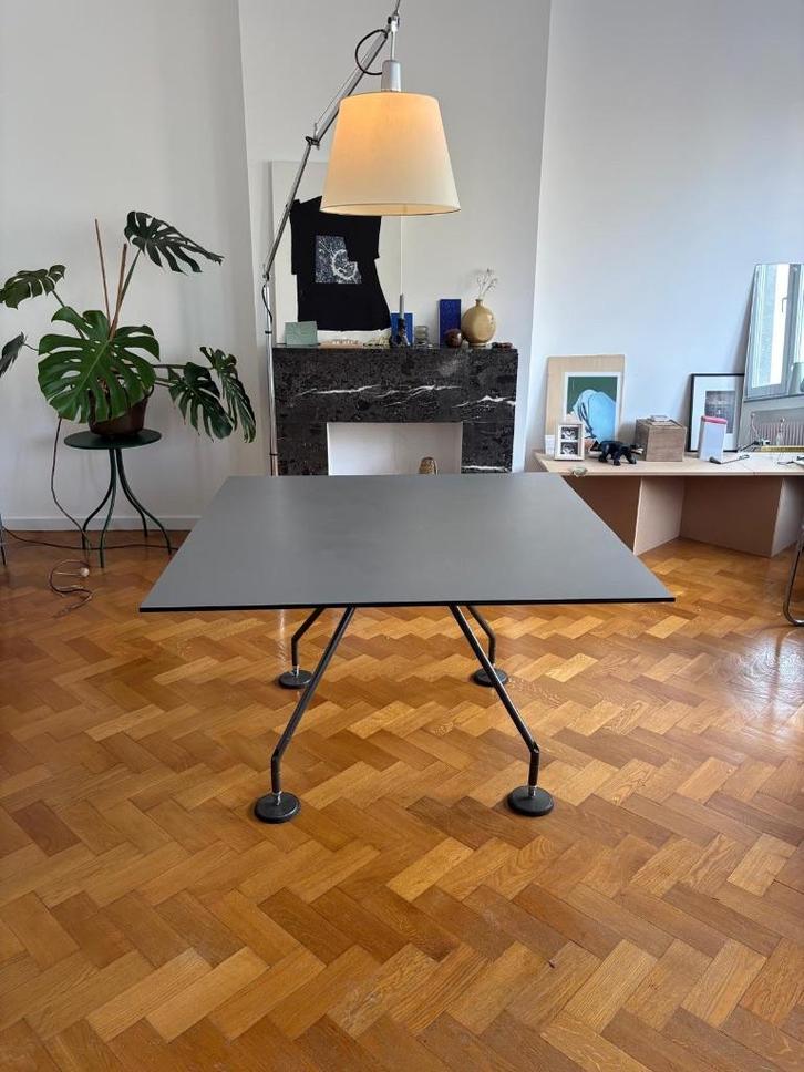 Table Tecno Nomos, Maison & Meubles, Tables | Tables à manger, Comme neuf, 100 à 150 cm, 100 à 150 cm, Quatre personnes, Carré