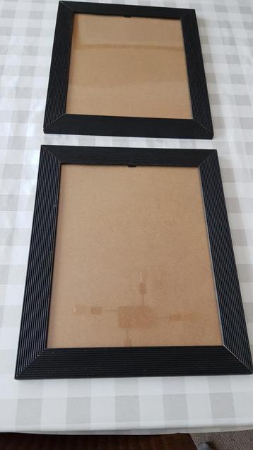 2 houten kaders beschikbaar voor biedingen