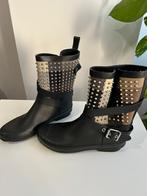 Burberry studded rain boots with, Comme neuf, Noir, Burberry, Bottes de pluie