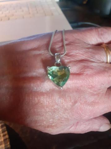 Halsketting met hartvormig crystal  beschikbaar voor biedingen
