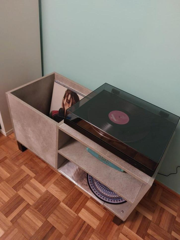 Platenkast Betongrijs, Huis en Inrichting, Kasten | Overige, Nieuw, Ophalen