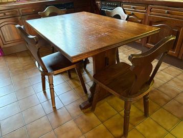 Keukentafel met 4 stoelen in massief eik beschikbaar voor biedingen