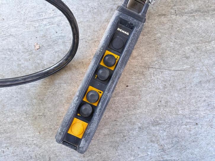 Demag DST 6/7 drukknoppenkast, nieuwstaat. 9 stuks., Doe-het-zelf en Bouw, Lieren en Takels, Zo goed als nieuw, Elektrisch, Ophalen