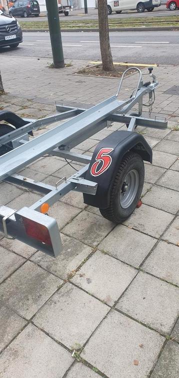 Verhuur van motoraanhangwagens  beschikbaar voor biedingen