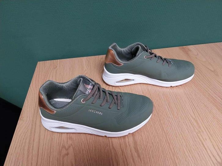 Skechers donkergroene instappers maat 37.5, Kleding | Dames, Schoenen, Gedragen, Instappers, Groen, Ophalen of Verzenden
