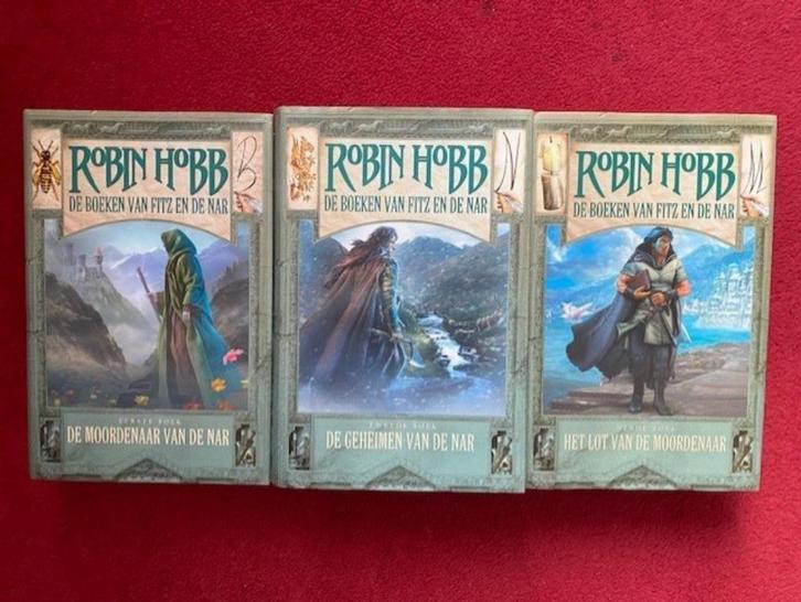 ROBIN HOBB DE BOEKEN VAN FITZ EN DE NAR DE COMPLETE TRILOGIE, Boeken, Fantasy, Ophalen of Verzenden