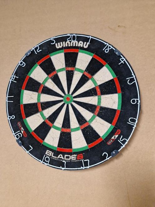 Dartbord Winmau blade 6, Sports & Fitness, Fléchettes, Utilisé, Cible de fléchettes, Enlèvement