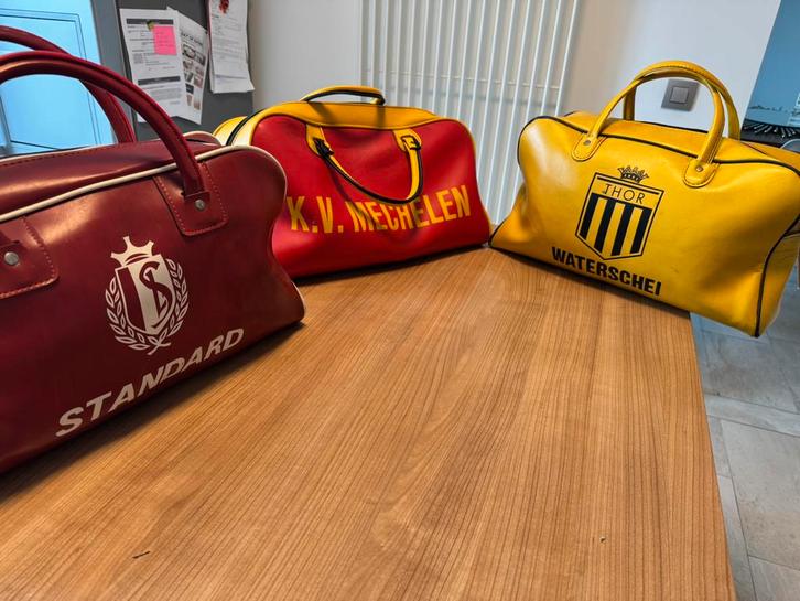 Ik zoek nog oude voetbaltassen van Belgische clubs., Sport en Fitness, Voetbal, Zo goed als nieuw, Ophalen