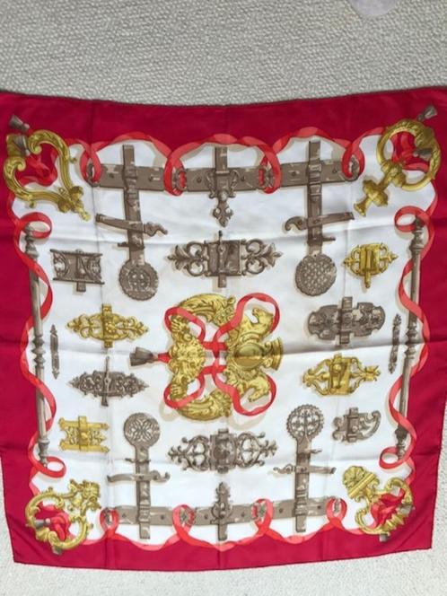 Foulard Hermès soie  (90x90), Kleding | Dames, Mutsen, Sjaals en Handschoenen, Zo goed als nieuw, Ophalen of Verzenden