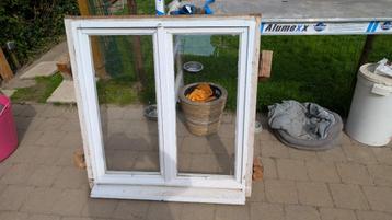 raam met enkel glas beschikbaar voor biedingen