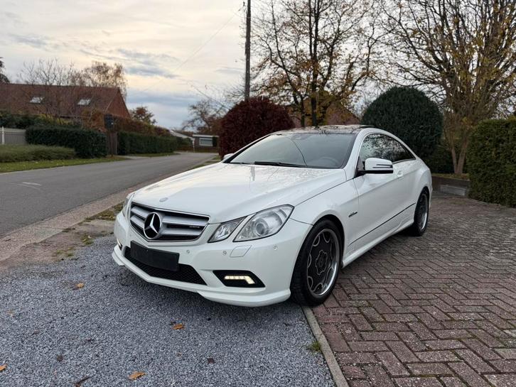 Mercedes E220 CDI Coupé Automaat/AMG PAKKET/Panoramadak, Auto's, Mercedes-Benz, Bedrijf, Te koop, E-Klasse, ABS, Adaptieve lichten