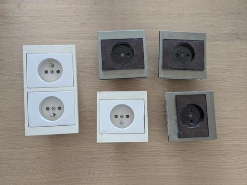 5 stopcontacten, Doe-het-zelf en Bouw, Elektriciteit en Kabels, Gebruikt, Stopcontact, Ophalen
