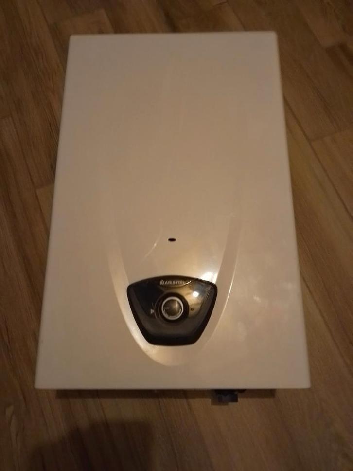 Glasboiler Ariston Nieuw, Doe-het-zelf en Bouw, Chauffageketels en Boilers, Nieuw, Boiler, Aardgas, 6 t/m 10 jaar oud, Ophalen