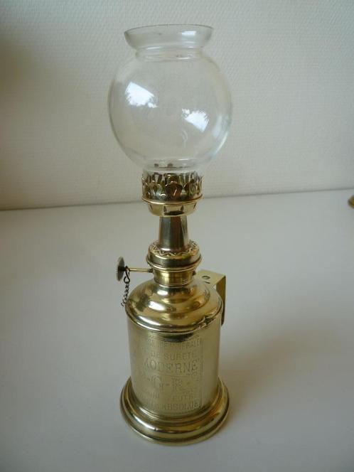 Koperen kerosinelamp „La Moderne N.G.R.”, Antiek en Kunst, Antiek | Verlichting, Ophalen of Verzenden