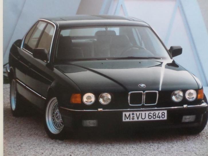Brochure de la BMW Série 730i 735i, Livres, Autos | Brochures & Magazines, BMW, Enlèvement ou Envoi