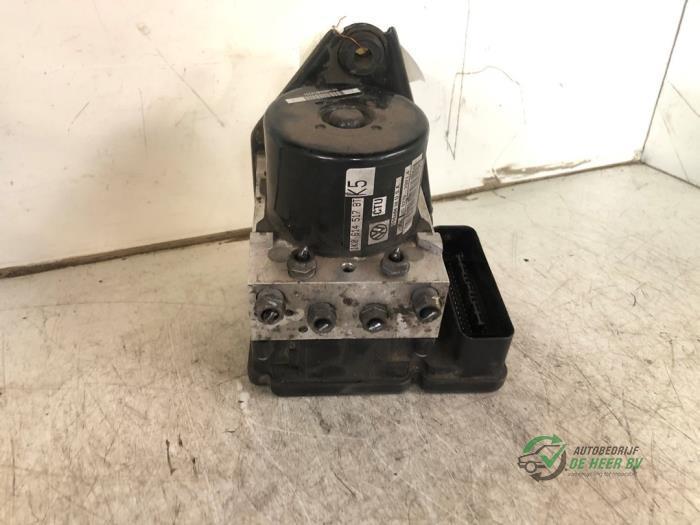 ABS Pomp van een Volkswagen Jetta, Auto-onderdelen, Elektronica en Kabels, Volkswagen, Gebruikt, 3 maanden garantie, Ophalen of Verzenden