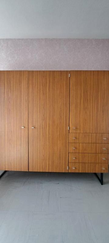 Meurop kleerkast beschikbaar voor biedingen