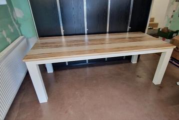 Landelijke eettafel  beschikbaar voor biedingen
