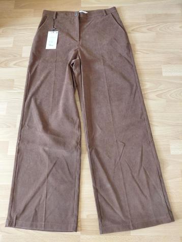 Nieuwe, zachte, bruine broek - maat 42  beschikbaar voor biedingen