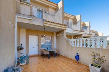 Goed onderhouden duplex woning in  Torrevieja.  beschikbaar voor biedingen