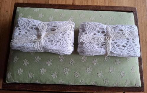 2 pakketjes breed wit brocante kant, Antiek en Kunst, Curiosa en Brocante, Ophalen of Verzenden