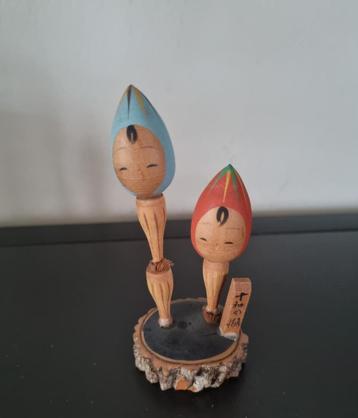 Vrolijk kokeshi paartje beschikbaar voor biedingen