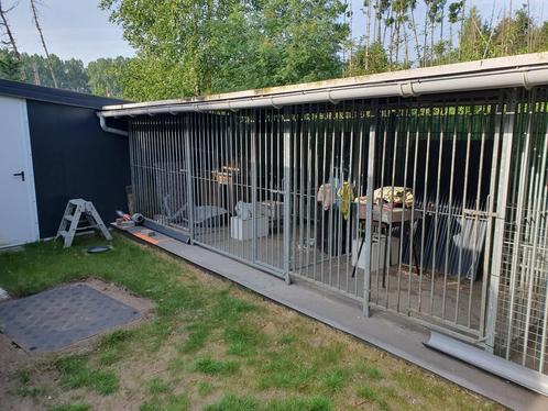 Hondenkennel .. Zeer mooie en zeer sterke constructie, Dieren en Toebehoren, Hondenhokken, Zo goed als nieuw, Hondenkennel, Ophalen