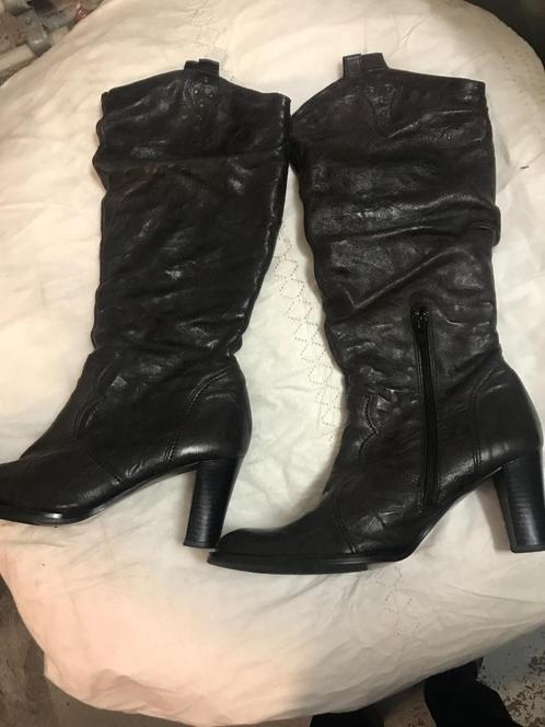 bottes  femmes (pour hiver ), Vêtements | Femmes, Chaussures, Porté, Bottes hautes, Brun