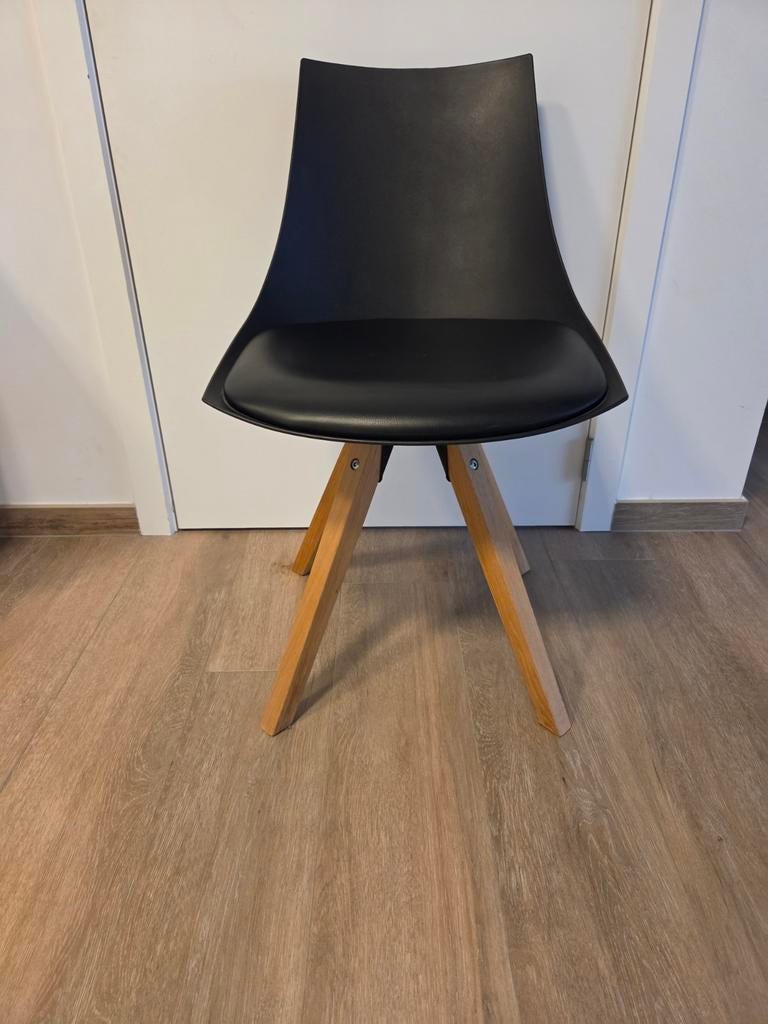 8 stoelen, 5x in perfecte staat, 3x met scheurtjes in zitje, Huis en Inrichting, Stoelen, Ophalen