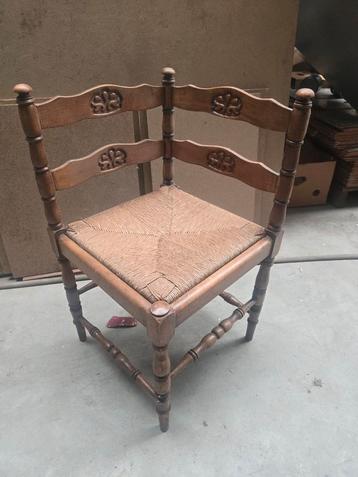 Vintage retro hoekstoel rieten zitting antiek stoel beschikbaar voor biedingen