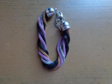 Armband met 4 kleuren beschikbaar voor biedingen