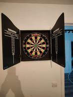 Dartset Winmau met dartkast, Sport en Fitness, Darts, Ophalen, Zo goed als nieuw