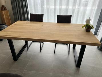 Eettafel beschikbaar voor biedingen