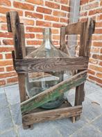 Oude dame Jeanne fles in houten krat, Tuin en Terras, Ophalen