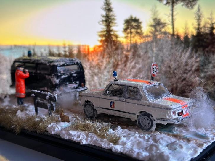 Gendarmerie rijkswacht 1/43 Volkswagen T2a + BMW 2002 ti, Hobby en Vrije tijd, Modelauto's | 1:43, Gebruikt, Bus of Vrachtwagen