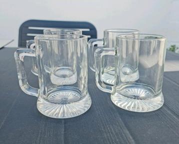 4  zware glazen bierpotten met oor  beschikbaar voor biedingen