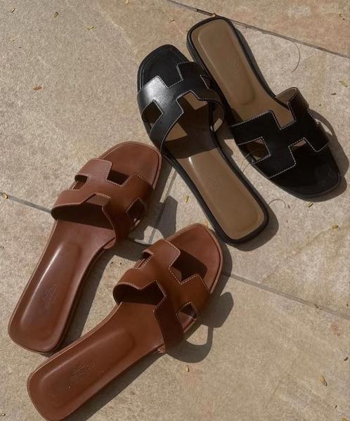 Hermes Oran Slippers, Kleding | Dames, Schoenen, Zo goed als nieuw, Slippers, Ophalen of Verzenden