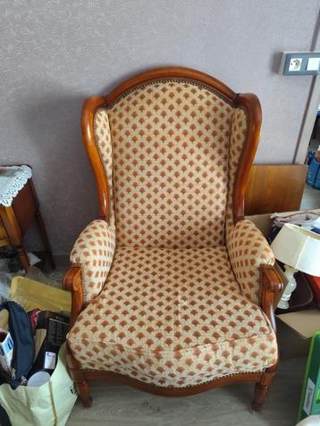 2 MET KERSEN BEKLEDE FAUTEUILS IN LOUIS PHILIPPE-STIJL beschikbaar voor biedingen