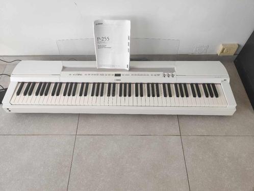 Piano digital Yamaha P-255, Musique & Instruments, Pianos, Comme neuf, Piano, Blanc, Digital, Enlèvement