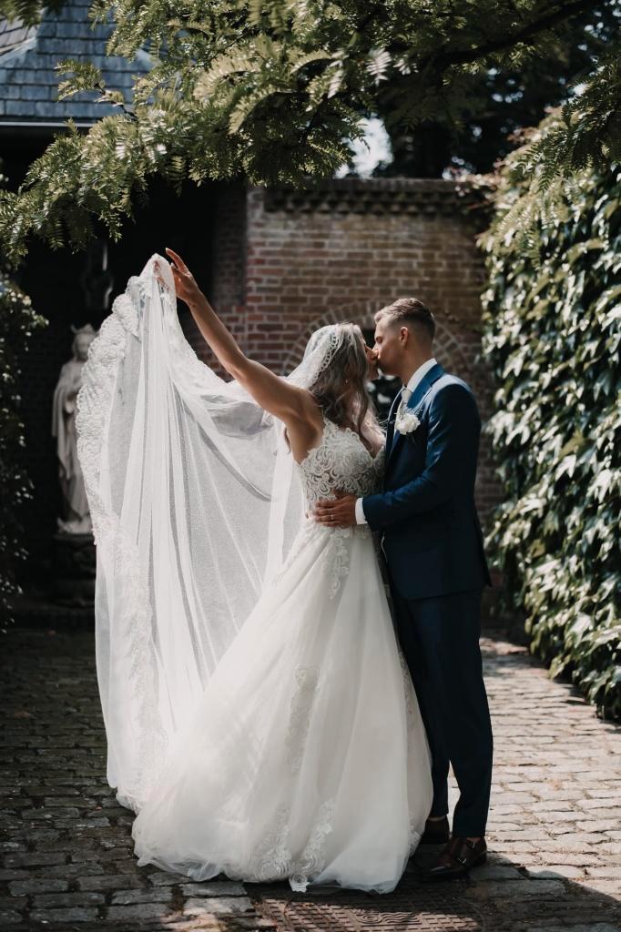 Prachtige trouwjurk met sluier en hoepel, Kleding | Dames, Trouwkleding en Trouwaccessoires, Zo goed als nieuw, Trouwjurk, Wit